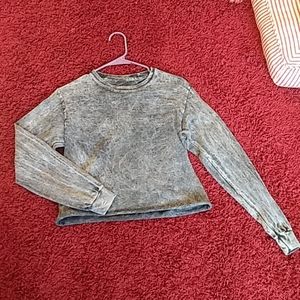 Gray long-sleeve crop t-shirt